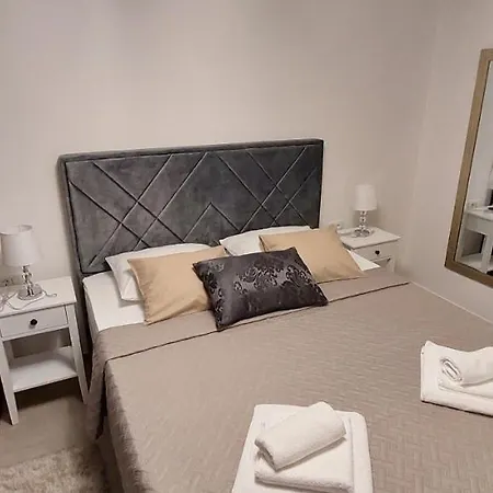 Cecilija Apartment *